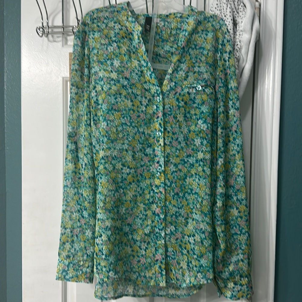 Size small women’s shirt